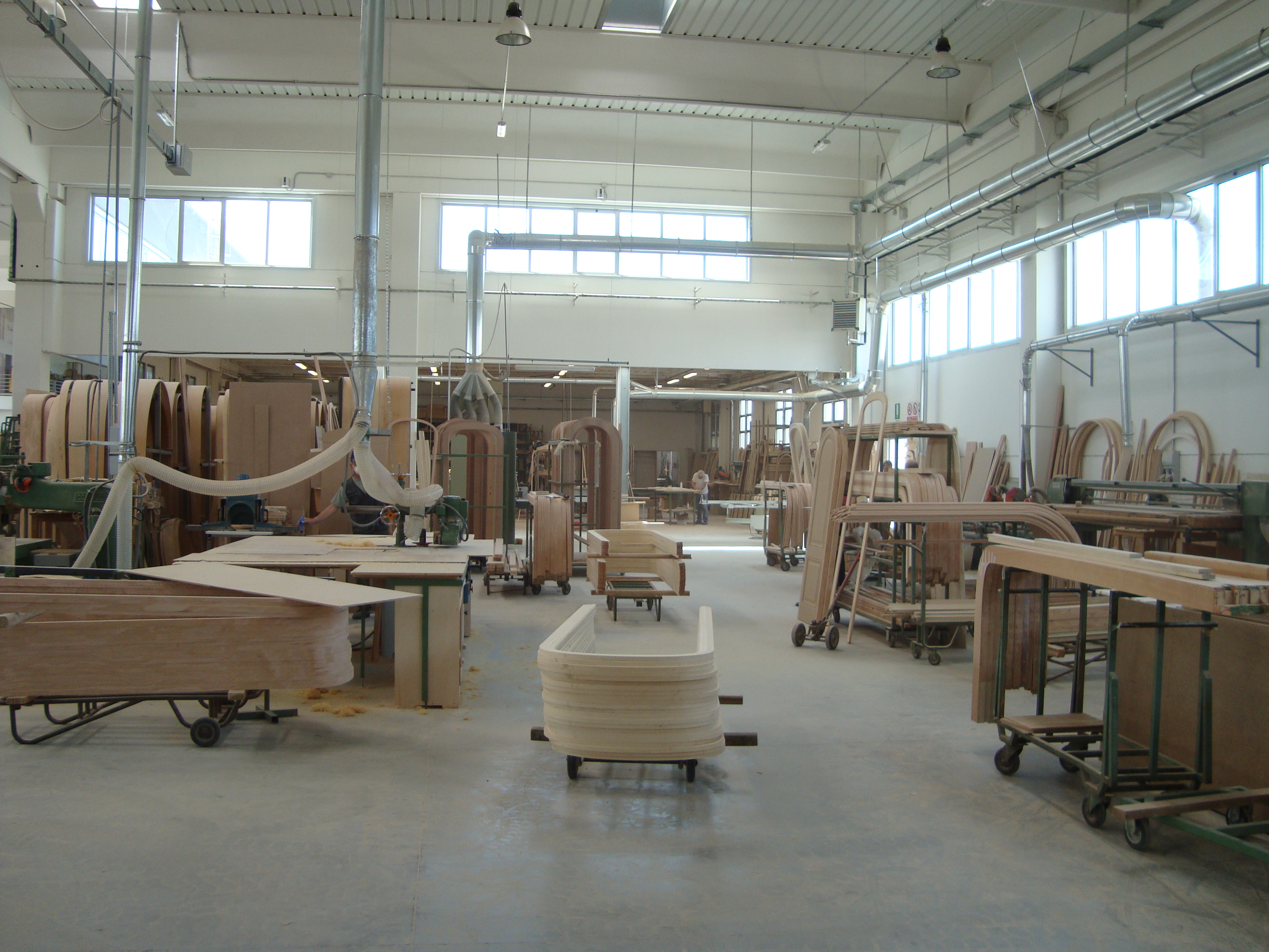 Цех по производству деревянных дверей